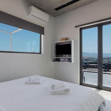 Apartment With Terrace In ピレウス エクステリア 写真