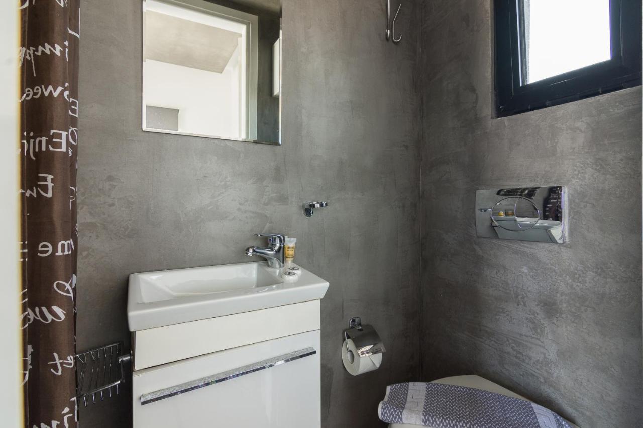 Apartment With Terrace In ピレウス エクステリア 写真